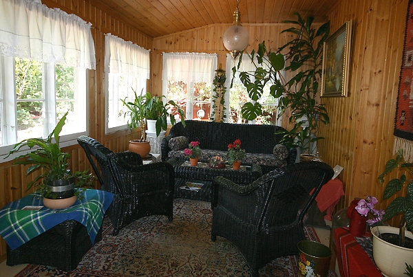 Luostarin Puutarhan kuisti